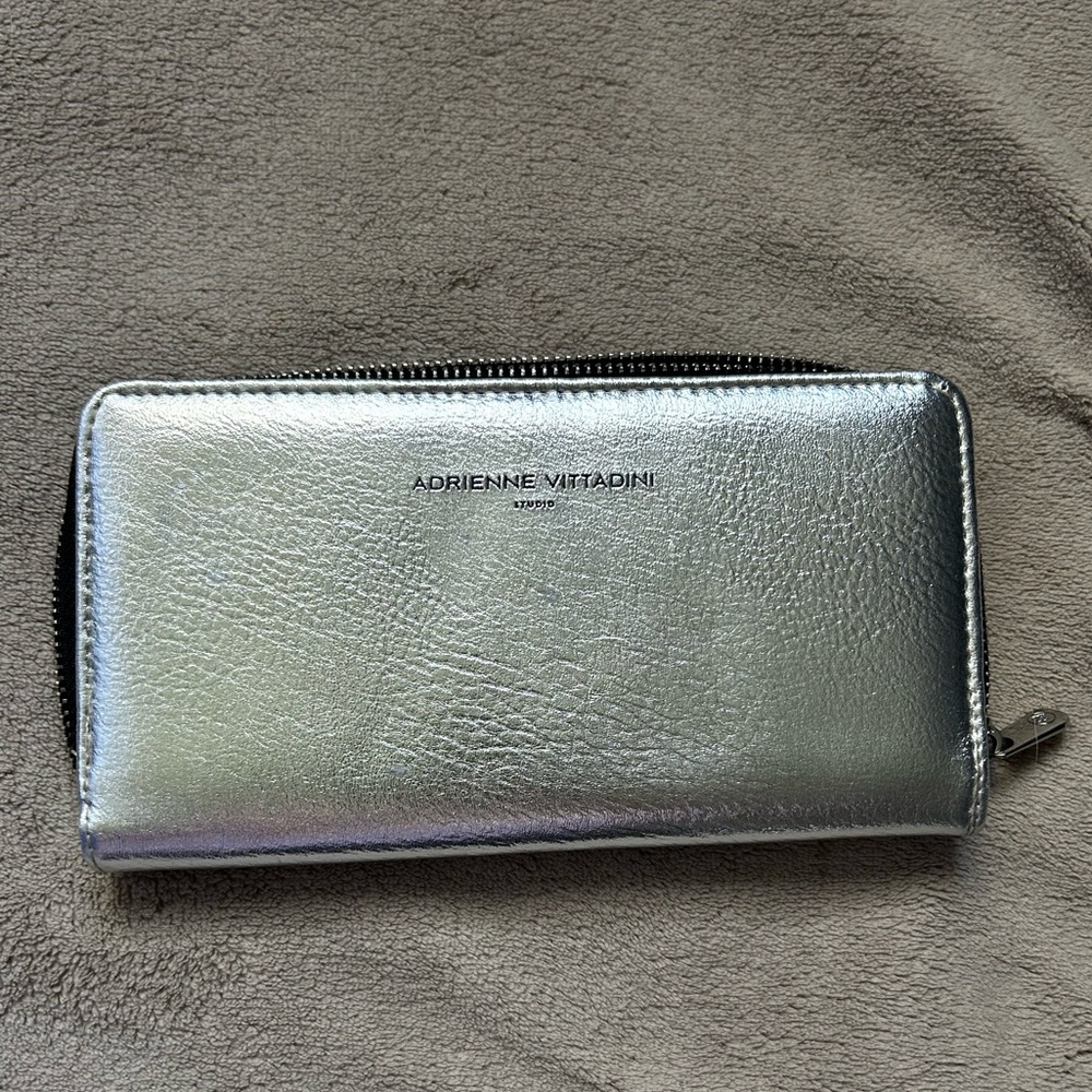 Adrienne Vittadini Studio Wallet in Silver Metallic